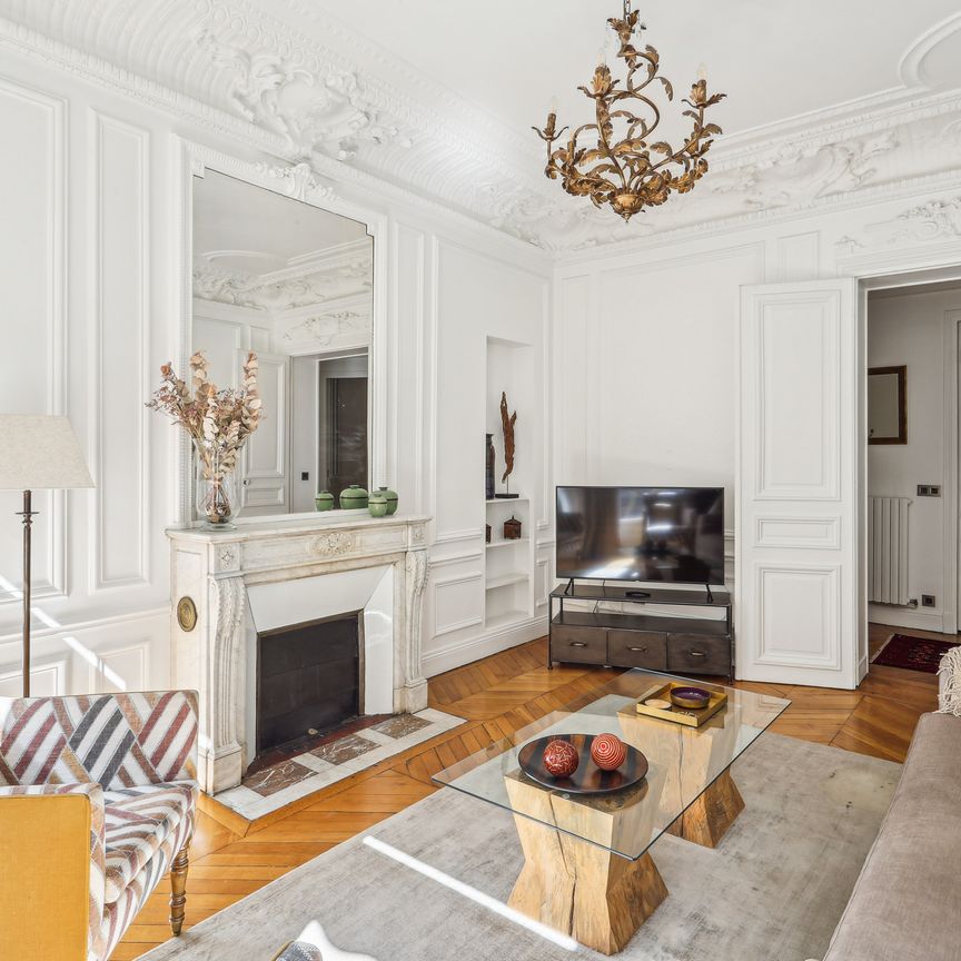 Tout savoir sur cet appartement dans le quartier Triangle d'Or, à Paris 8ème - Photo 1