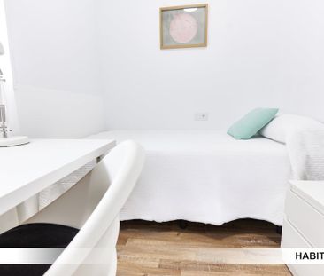 Calle Cardenal Rodrigo de Castro, Sevilla, Andalusia 41005 - Photo 5