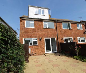 4 bedroom semi-detached house to rent - Photo 3