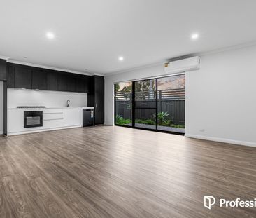 Brand New Street Front Villa! - Photo 6