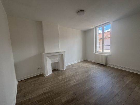 Location Appartement 3 pièces 60m² CHARLIEU 42190 - Photo 1