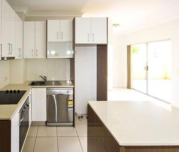 2/189 Cavendish Road, 4151, Coorparoo Qld - Photo 2