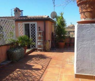 Attic-Trastevere: Newly renovated 2 Bedrooms, 2 baths, study, livin... - Photo 6