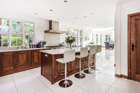 6 bedroom detached house to rent - Photo 3