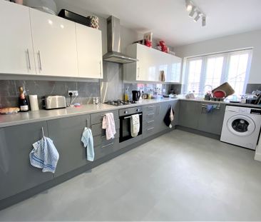 Elmshott Lane, Slough - Photo 2