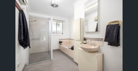 3 BEDROOM FAMILY HOME - Photo 2