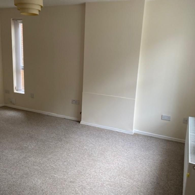 2 bedroom semi-detached house to rent - Photo 1