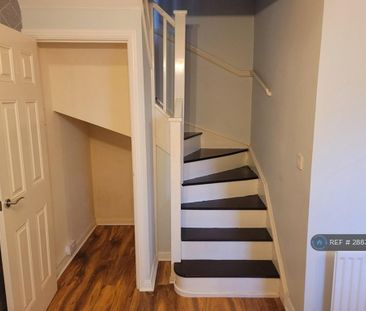 2 bedroom semi-detached house to rent - Photo 6