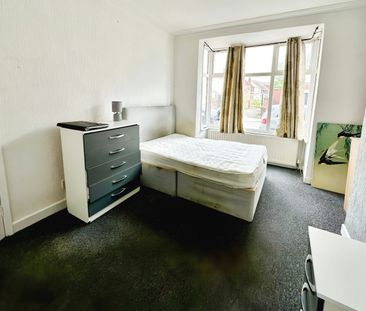 3 bedroom house to rent Clifford Street, WV6 - Photo 4