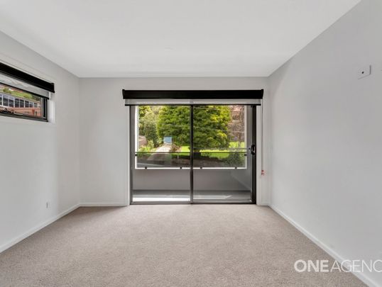 Stunning new build with amazing city and sea views - Photo 1