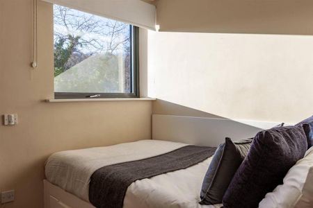 1 bedroom in a flat share to rent - Photo 5