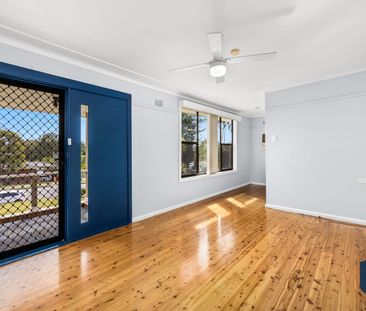 Charming Family Home with Sunroom - Photo 1