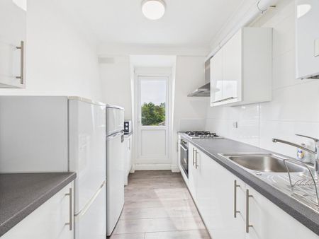 4 bedroom apartment to rent - Photo 2