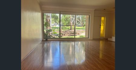 Renovated 3 Bedroom Town House | Double Lock Up Garage - Photo 5