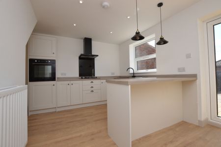 2 Bedroom Terraced House - Photo 3