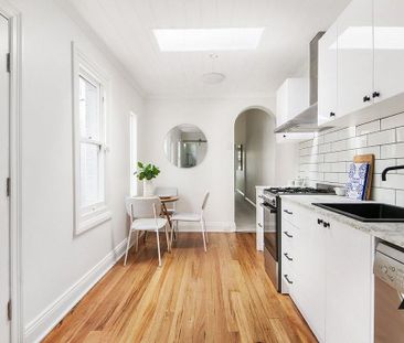 Sophisticated home in cul de sac - Photo 1