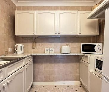 1 bedroom retirement property to rent - Photo 5