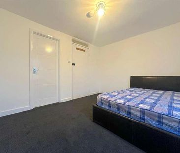 Juniper Way, Hayes, UB3 - Photo 4