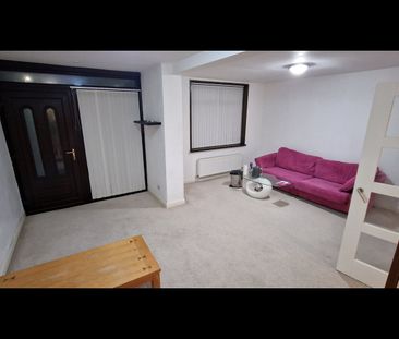 3 Bed Terraced House, Stockethill Square, AB16 - Photo 2