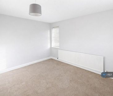 4 bedroom end of terrace house to rent - Photo 3