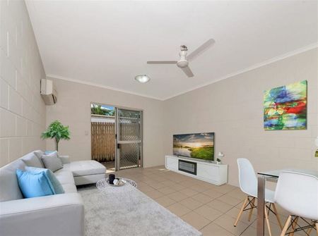 CHARMING 2 BEDROOM 1 BATHROOM UNIT IN WEST END! - Photo 3