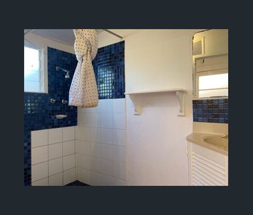 Charming Two Bedroom Victorian Home in the Heart of Brunswick! - Photo 5