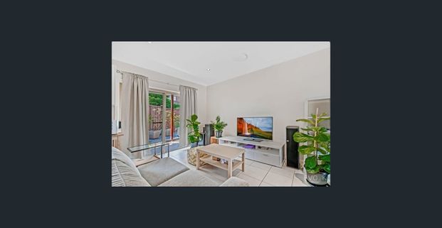 MODERN HOME - WATER USAGE INCLUDED! - Photo 1