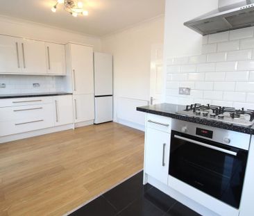 3 bedroom end of terrace house to rent - Photo 1