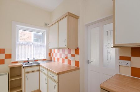 2 bedroom flat to rent - Photo 3