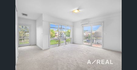 Spacious & Versatile Executive Town Residence Perfect for Multi-Generational Living - Photo 2