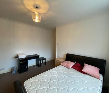 1 bedroom in a house share to rent - Photo 3
