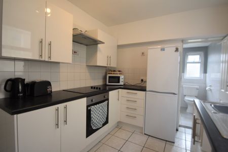 3 bedroom terraced house to rent - Photo 2