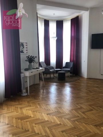 Repräsentatives Gründerzeithaus, großzügige Altbauwohnung - Photo 2