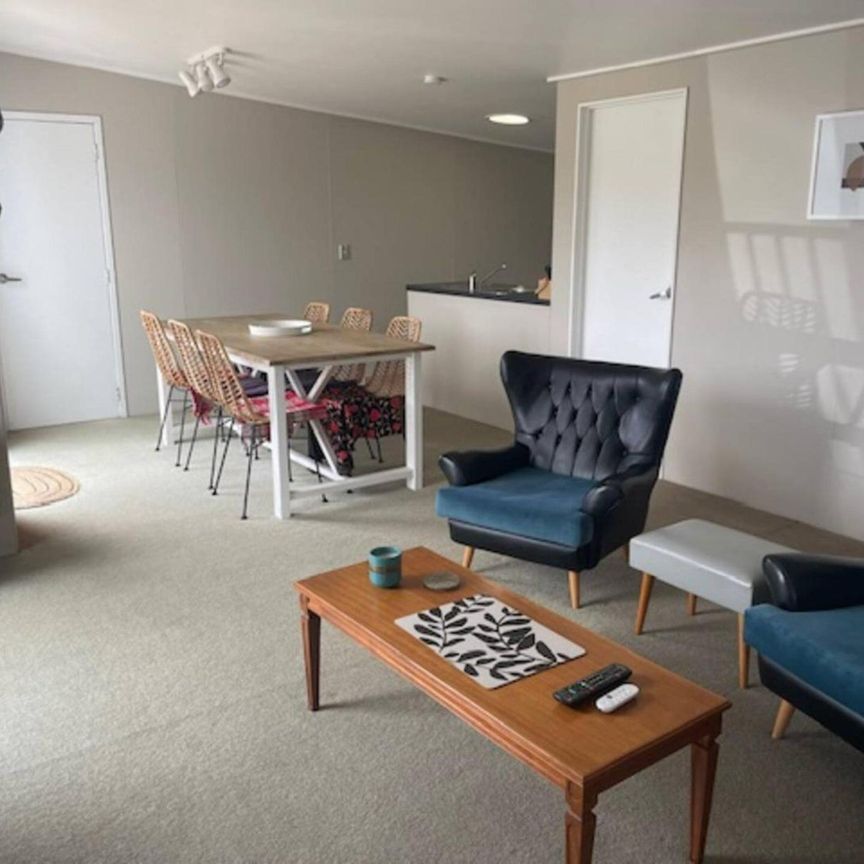 Cosy retro-style 3-bedroom bach available for ... - Photo 1
