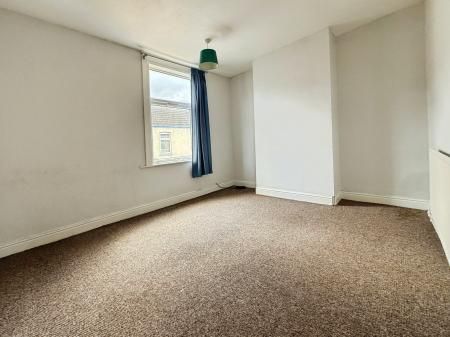 1 bedroom Terraced House To Let - Photo 2