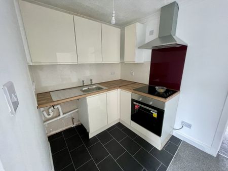 AVAILABLE NOW ***WATER BILLS INCLUDED Two bedroom*** Semi-detached bungalow*** Cul de sac location*** Easy access to major road links ***Local amenities***Neutrally decorated throughout ***New electric heating system ***Enclosed garden*** Thriving friendly community. - Photo 4