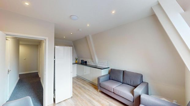 4 bedroom flat to rent - Photo 1