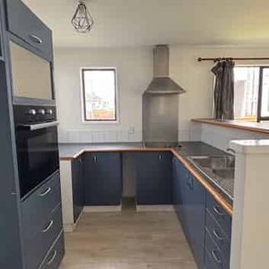 3-bedroom home in the heart of West Auckland - Photo 2