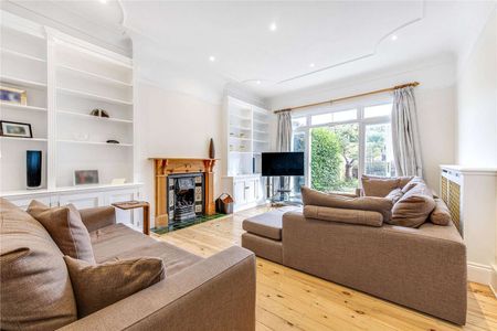 A handsome five bedroom detached family home in a desirable residential street in West Putney benefiting from off-street parking and a private garden. - Photo 2