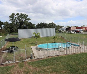 Stunning 3-Bedroom Queenslander With Pool - Photo 5