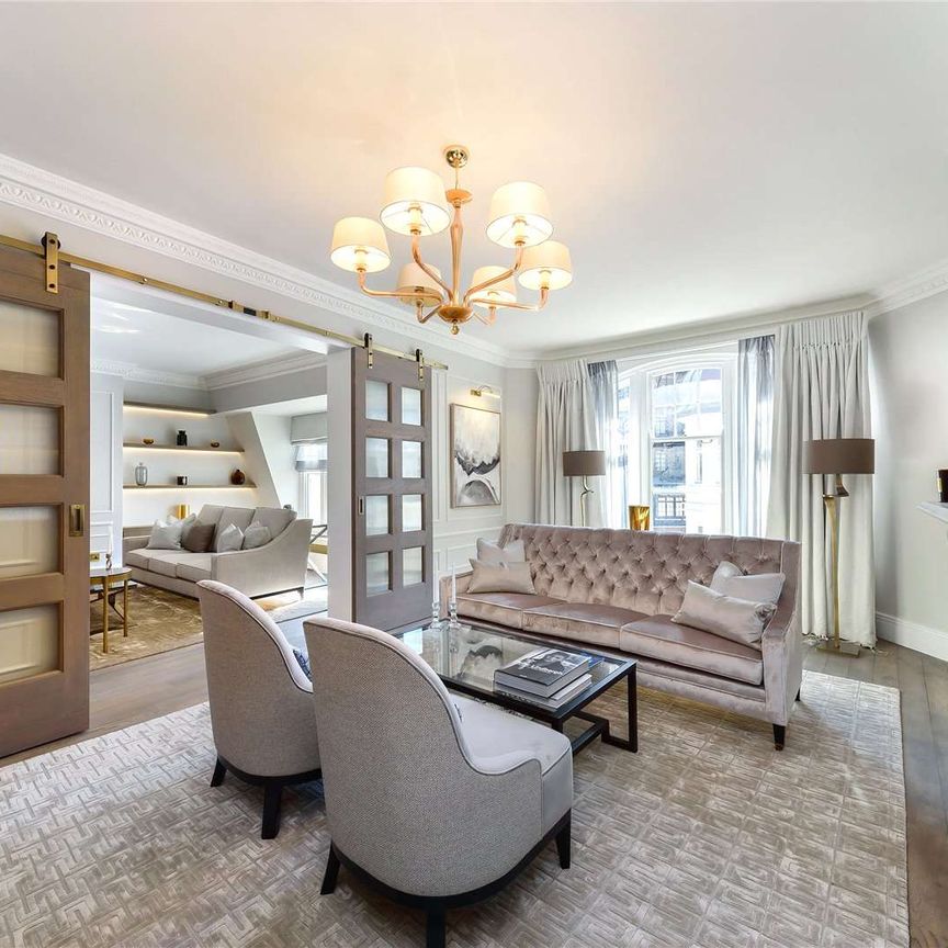 A five bedroom apartment in the heart of Knightsbridge. - Photo 1