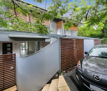 Modern Townhouse Living in Toowong - Photo 1