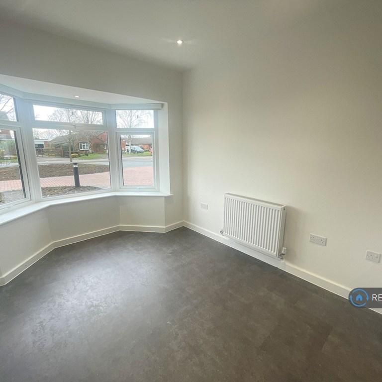 3 bedroom semi-detached house to rent - Photo 1