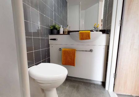 Silver En Suite - Photo 4