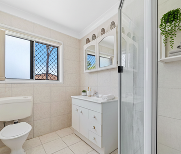 Conveniently Located 3 Bedroom Townhouse - Photo 5