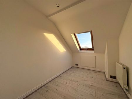 Hazel Road, Mytchett, Camberley, Surrey, GU16 - Photo 5