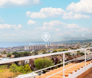 Casa esquinera con piscina comunitaria y preciosas vistas al mar - Foto 6