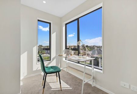 Mangere, 4 bedrooms - Photo 2