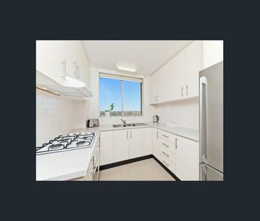 Panoramic Harbour & City Views in a Prime Location - Photo 3