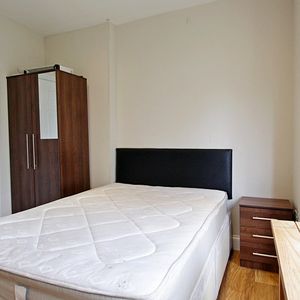 Lampton Road, Hounslow, TW3, Middlesex - Photo 2